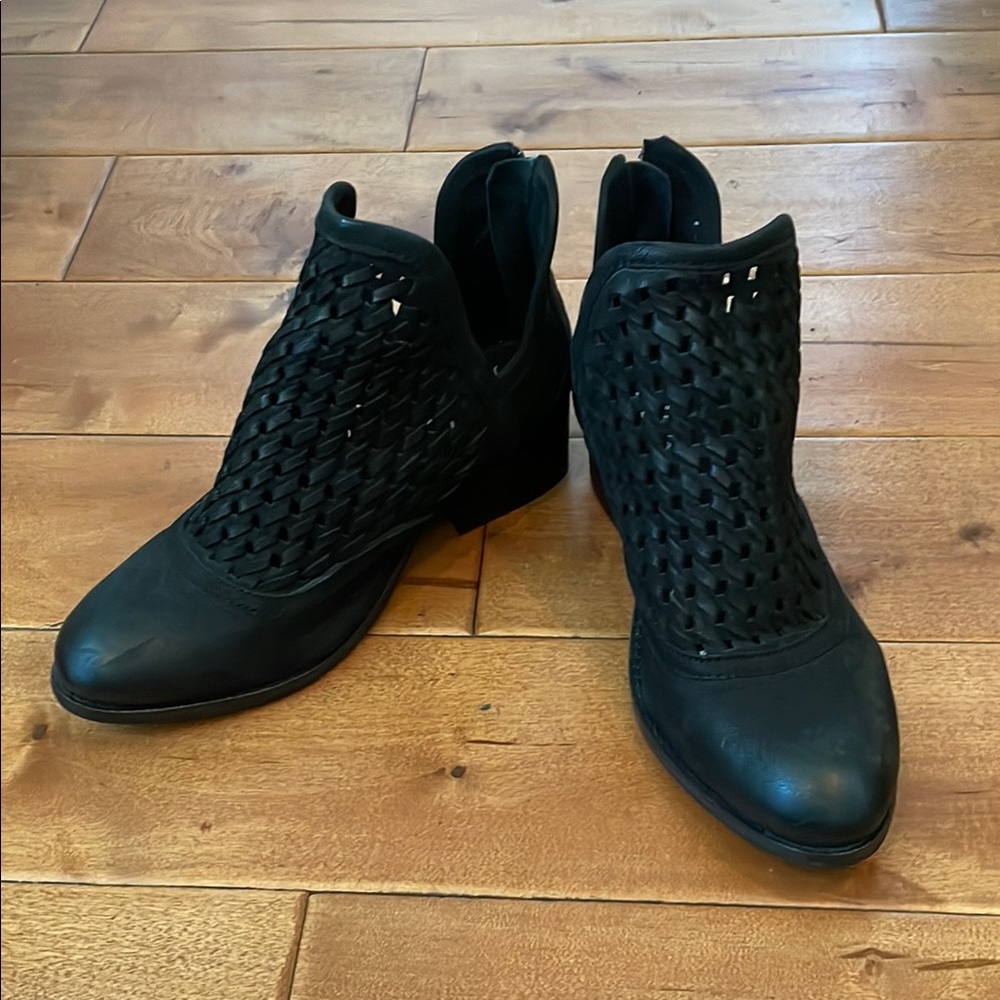 Rebel Black Women's Woven Ankle Boots 7